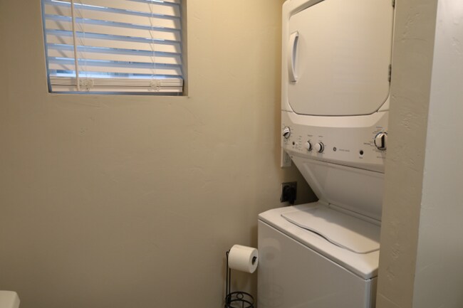 Building Photo - 351 N Main St