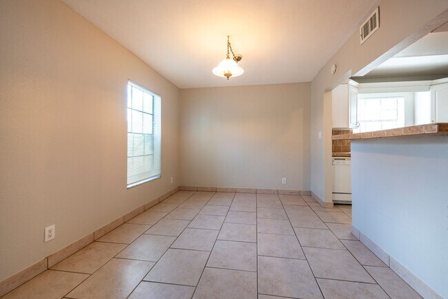 Building Photo - 1240 NW 6th Ave