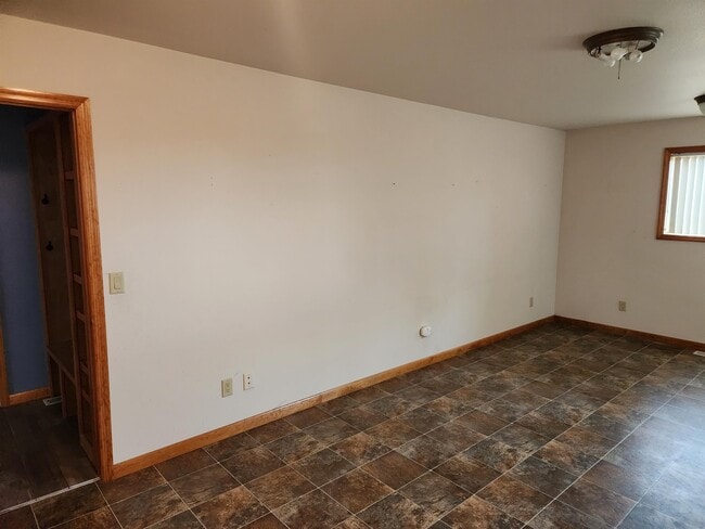 Building Photo - 103 Lilac Ave