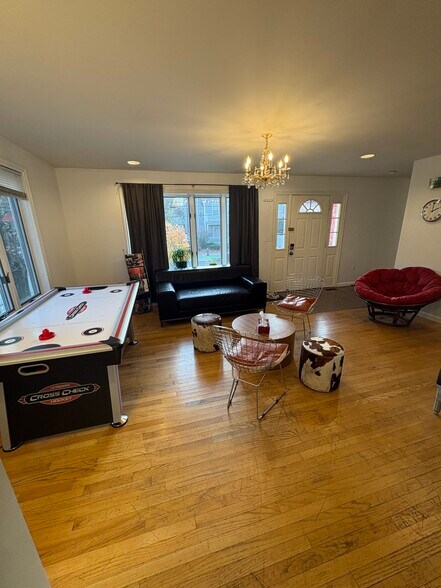 Building Photo - 309 Beacon St