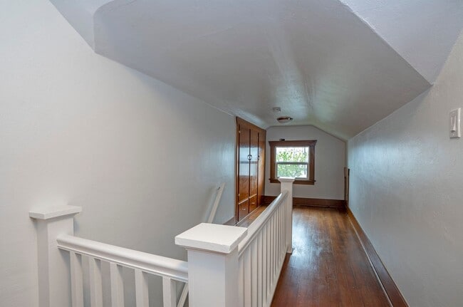 Building Photo - 4 Bedroom Craftsman Style House in Tacoma