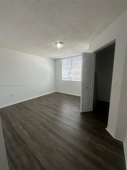 Building Photo - 577 SW 111th Ln