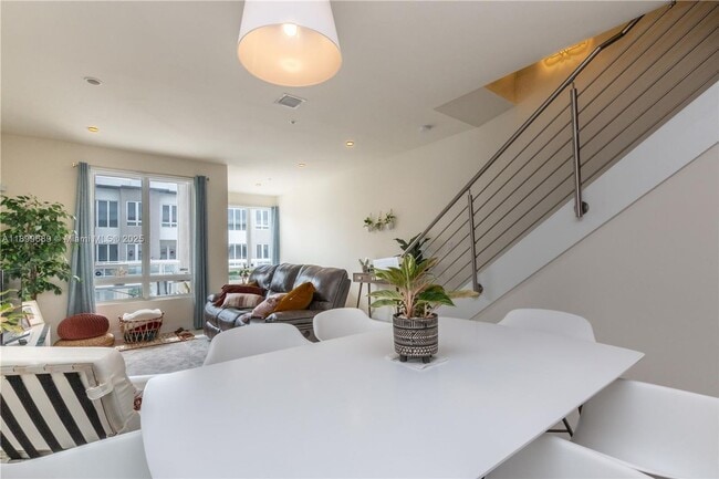 Building Photo - 10245 NW 63rd Terrace