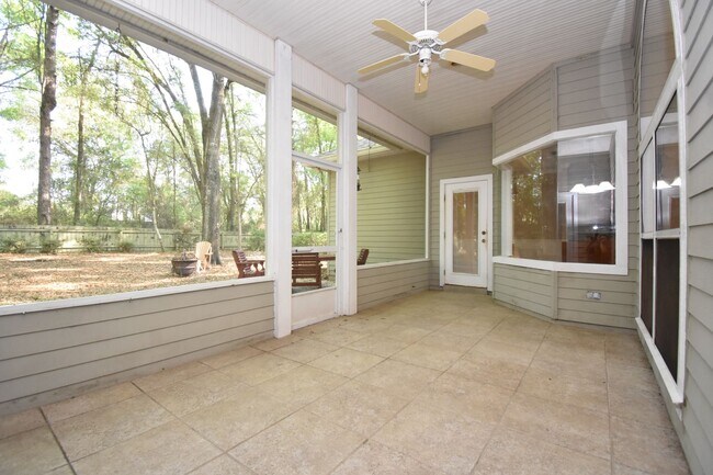 Building Photo - 2414 SW 98 Dr