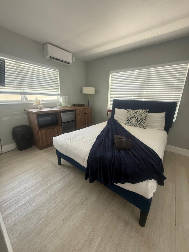 Building Photo - 320 Walnut St