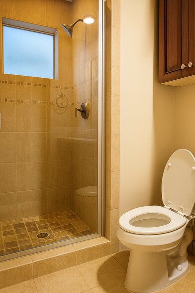 Building Photo - 5311 Lillian St