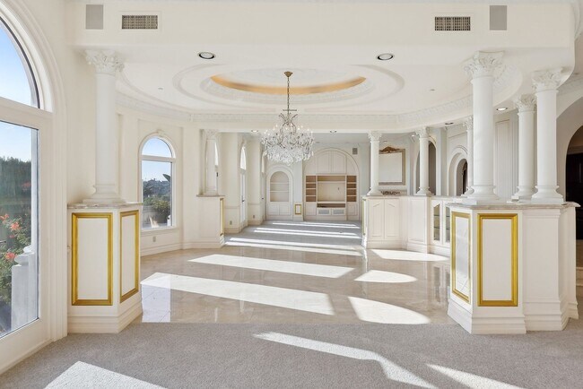 Building Photo - OCEAN VIEW CUSTOM BUILT LUXURY ESTATE