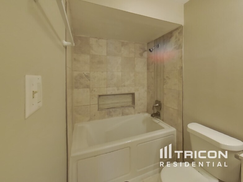 Building Photo - 1108 Robin Dr