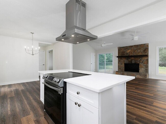 Building Photo - 2506 Kingsley Dr NE