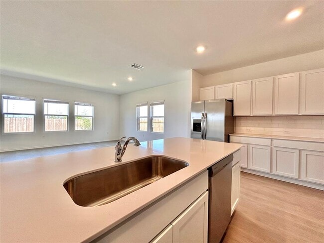 Building Photo - 519 Vantage Dr