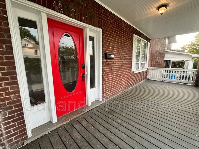 Building Photo - 833 Wasena Ave SW