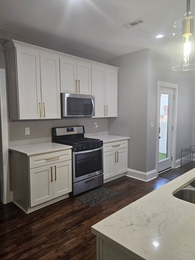 Building Photo - 3 Bedroom 2.5 bath home