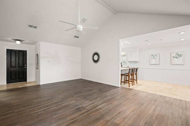 Building Photo - 4822 Transit Cir