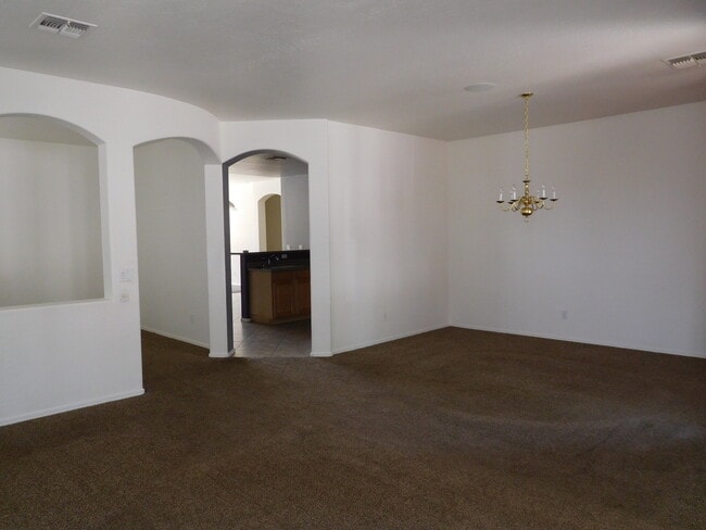 Building Photo - Lovely Single level with 4 Bed ,2 Bath and 3 Car Garage!