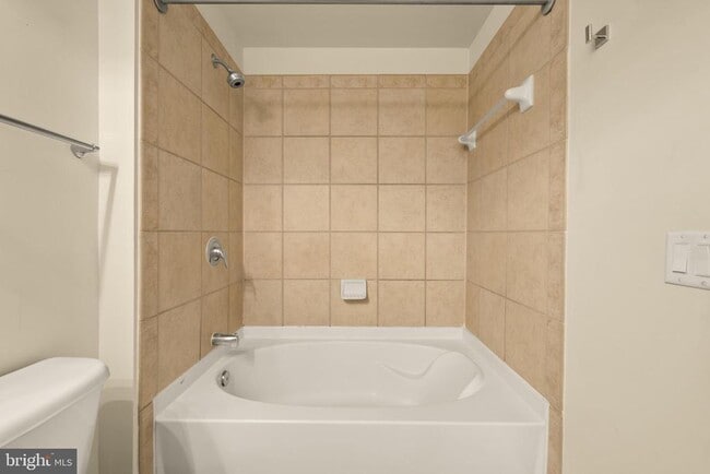 Building Photo - 1021 N Garfield St