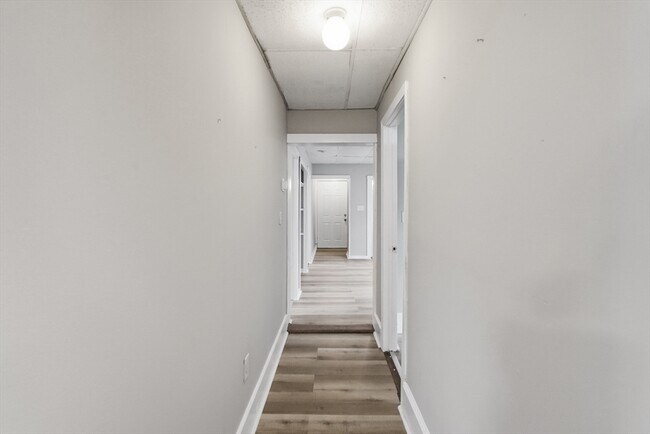 Building Photo - 14 Hacker St