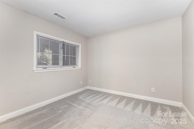 Building Photo - 817 W 4th St