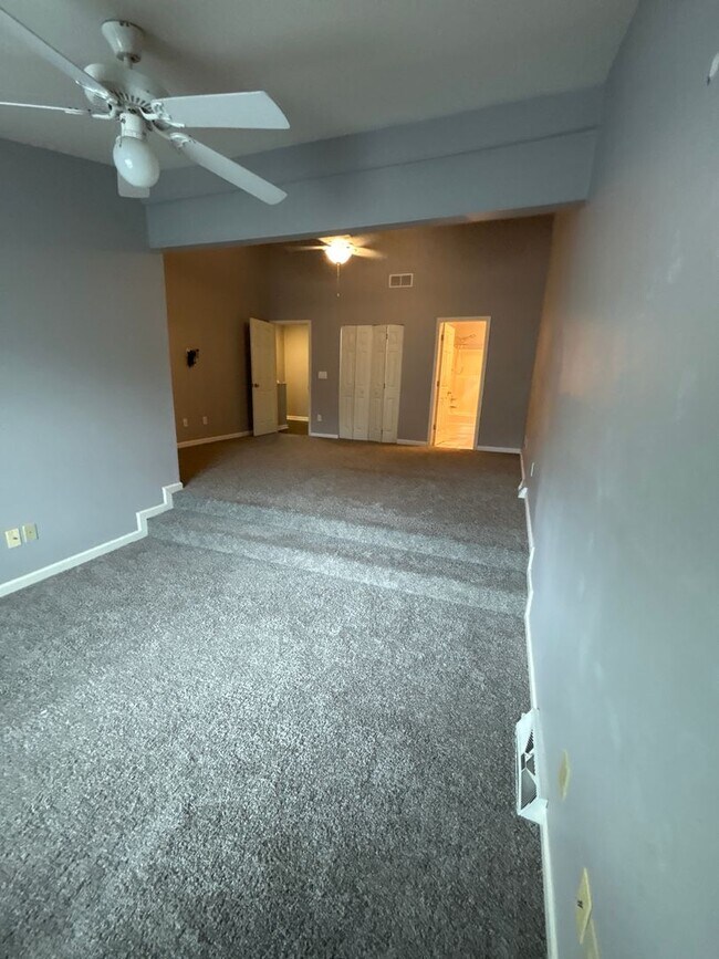 Building Photo - Your Dream Townhome Awaits