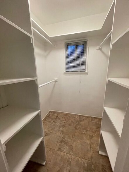 Building Photo - 41 Thornton Ave