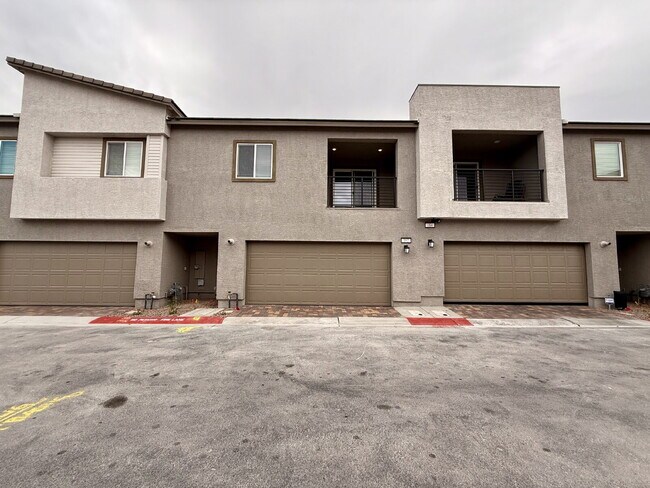 Building Photo - 3 BED 2.5 BATH 2 BALCONY 2 CAR GARAGE TOWNHOUSE IN HENDERSON FOR RENT!!