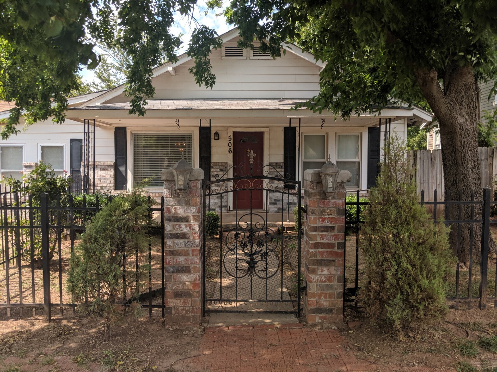 Building Photo - 506 E Springer Ave