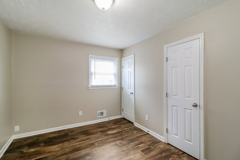 Building Photo - 694 Dixon Rd