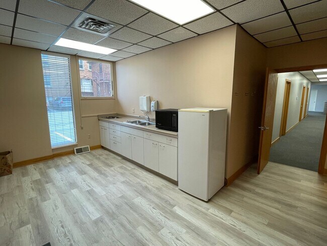 Building Photo - 1920 Monroe St