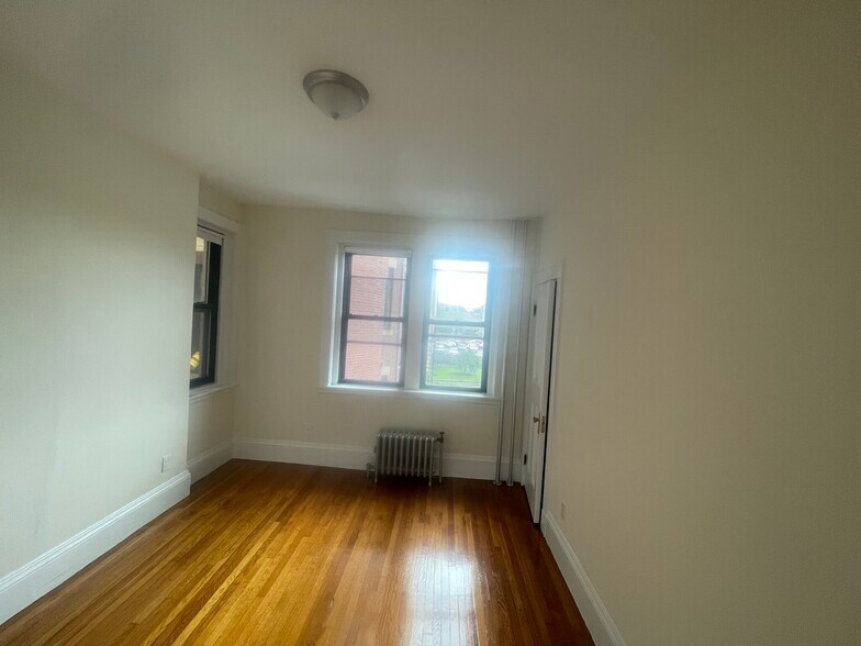 Building Photo - 504 Beacon St