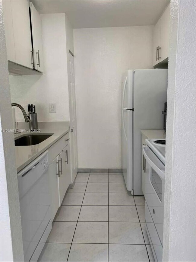 Building Photo - 8000 SW 149th Ave