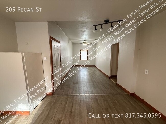 Building Photo - 209 Pecan St