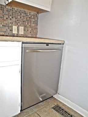 Building Photo - Adorable 2 Bedroom 1 Bath Home in Sylvan Heights!