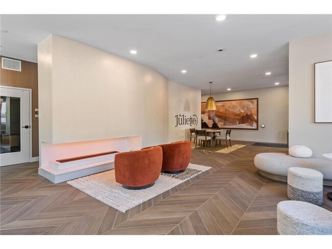 Building Photo - 470 Lexington Parkway S