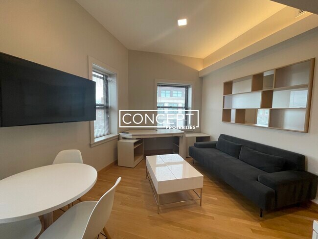 Building Photo - 115 Mt Auburn St