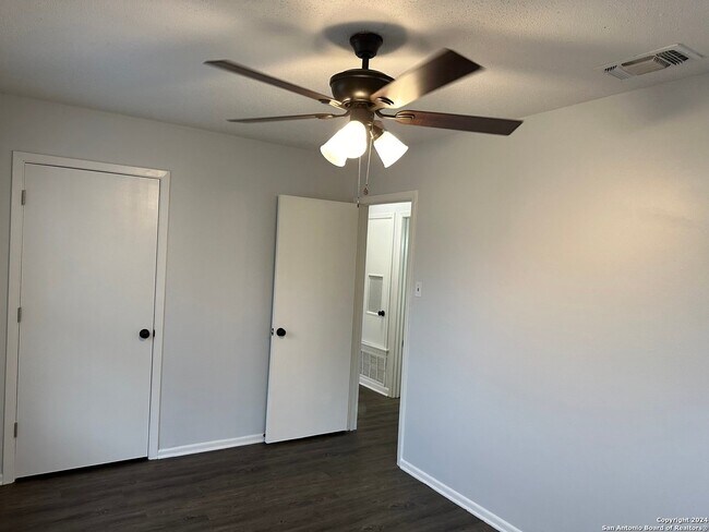 Building Photo - 7211 Westglade Dr