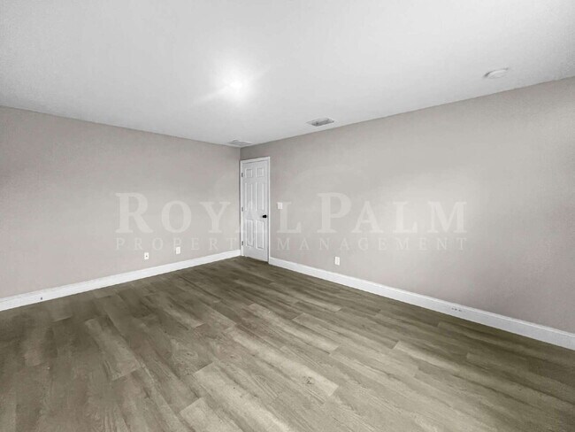 Building Photo - 4BR/2BA Home with High Ceilings, Garage & Large Kitchen Island
