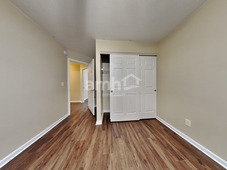 Building Photo - 10204 Meadow Glen Dr