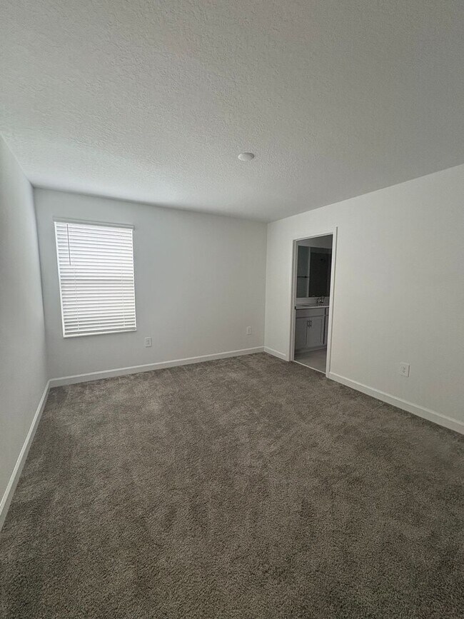 Building Photo - 3-bedroom Home for Rent in Storey Park