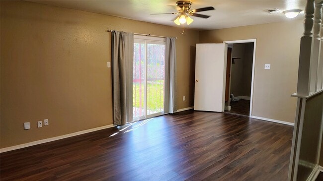 Building Photo - 8610 Valley S Dr