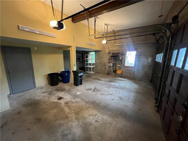 Building Photo - 127 Westland Dr