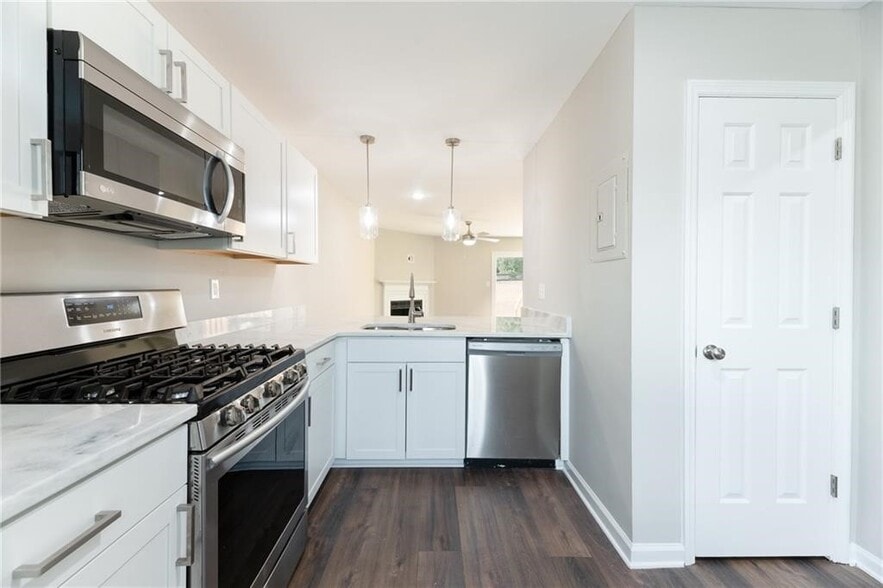 Building Photo - 547 Harbor Lake Ct