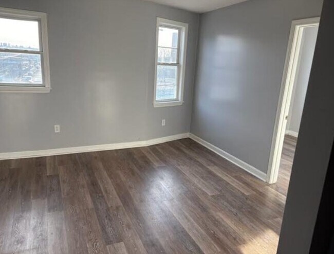 Building Photo - 76 Walnut St