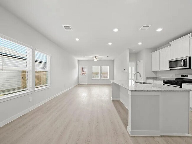 Building Photo - 11975 Wisteria Mdws Dr