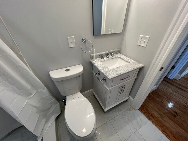 Building Photo - 372 Oxford St