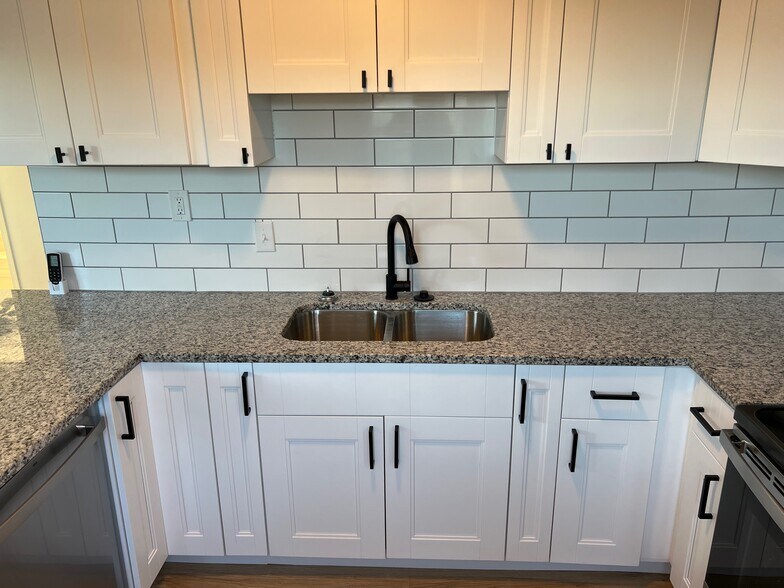 Building Photo - 9604 19th Bay St