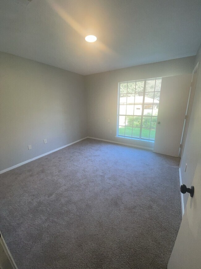 Building Photo - 327 Grover Cleveland Cir