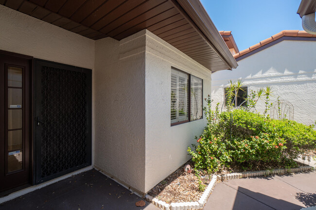 Building Photo - 604 Parkside Pl