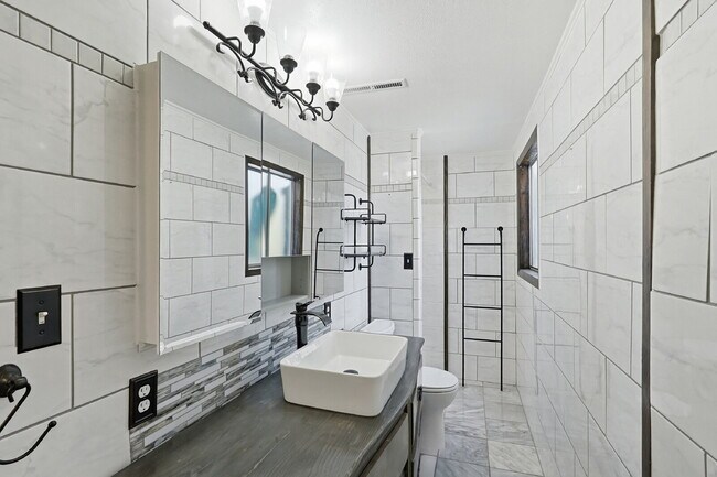 Building Photo - $2,040.95, 3-bed, 2-bathroom located in Colorado Springs with a large backyard