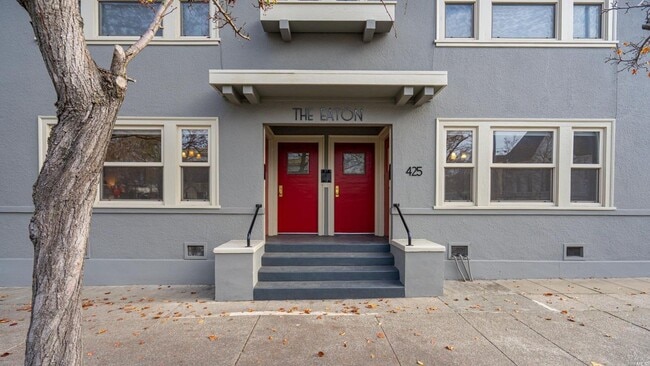 Building Photo - Eatons Historic 1 Bed/1 Bath ~ Downtown Petaluma
