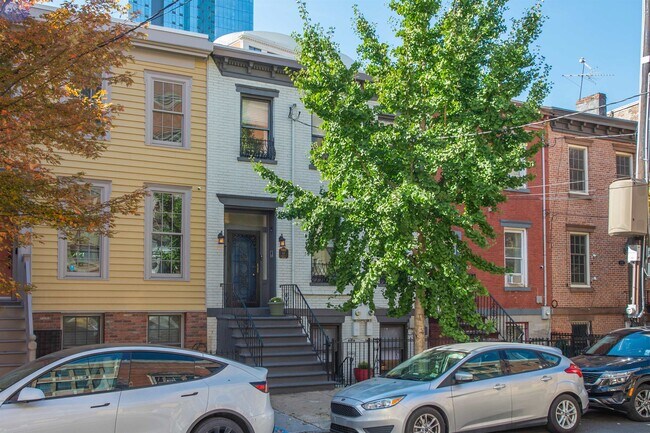 Building Photo - 61 Bright St