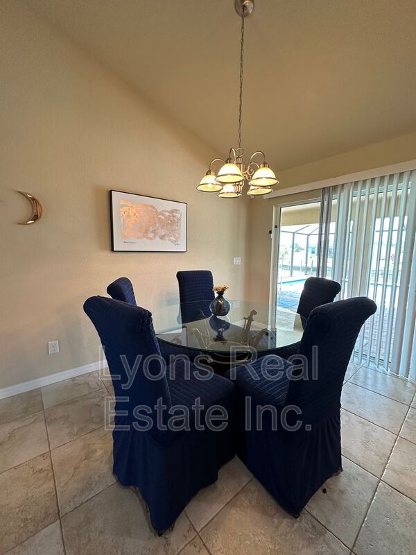 Building Photo - 2202 SE 8th St